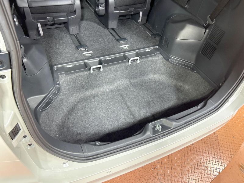 2023 Toyota Voxy 6AA-ZWR90W (UW-69f56c0a6422f)[25]