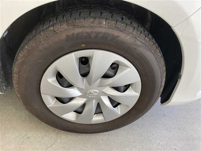 2017 Toyota Vitz DBA-NSP130 (UW-6a0aac0c76525)[7]
