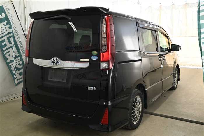 2016 Toyota Noah DAA-ZWR80W (UW-6a0e685e216f2)[1]