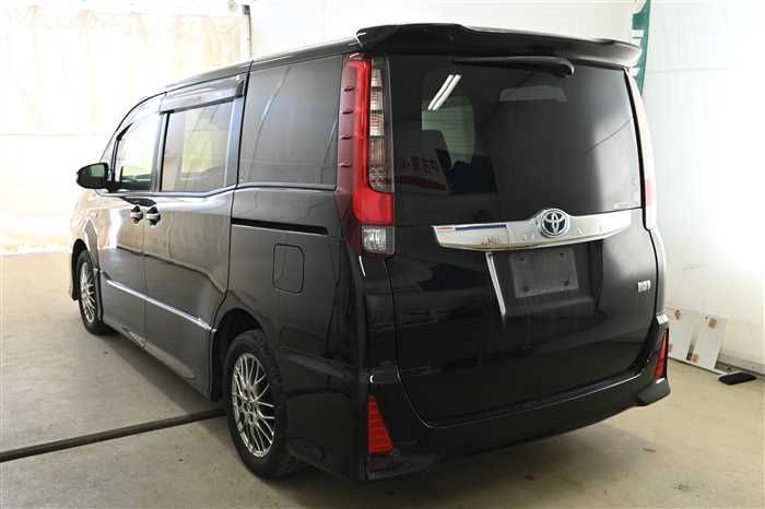 2016 Toyota Noah DAA-ZWR80W (UW-6a0e685e216f2)[3]