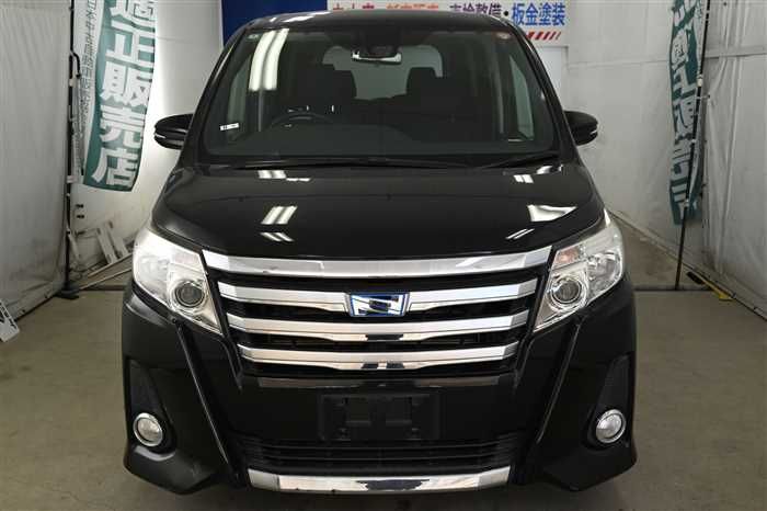 2016 Toyota Noah DAA-ZWR80W (UW-6a0e685e216f2)[4]