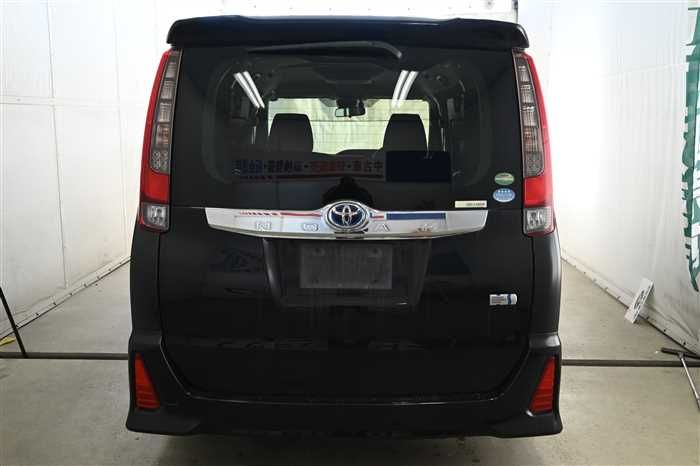 2016 Toyota Noah DAA-ZWR80W (UW-6a0e685e216f2)[5]