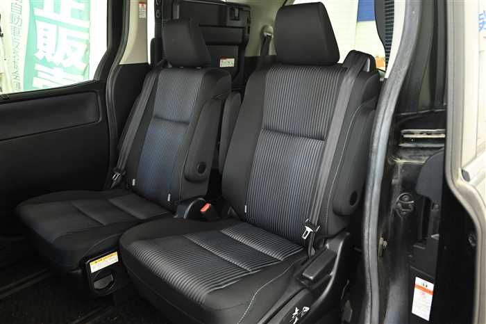 2016 Toyota Noah DAA-ZWR80W (UW-6a0e685e216f2)[10]