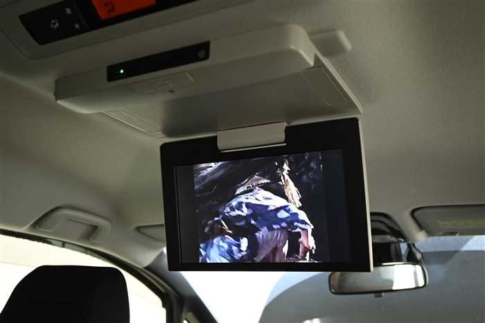 2016 Toyota Noah DAA-ZWR80W (UW-6a0e685e216f2)[18]