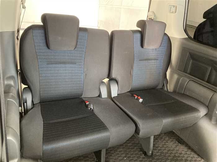 2009 Toyota Voxy DBA-ZRR70W (UW-6a0e686033f35)[11]