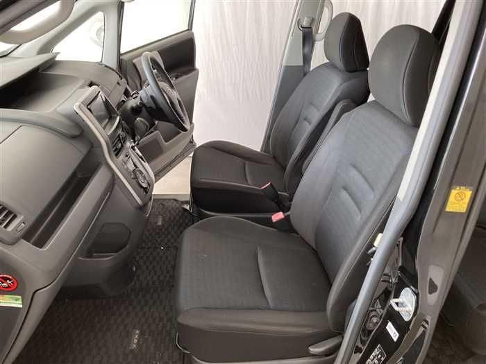 2009 Toyota Voxy DBA-ZRR70W (UW-6a0e686033f35)[15]