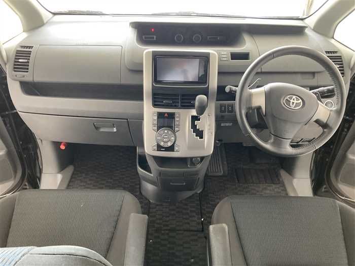 2009 Toyota Voxy DBA-ZRR70W (UW-6a0e686033f35)[16]