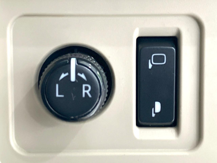 2020 Toyota Land Cruiser Prado CBA-TRJ150W (UW-69f80dfeebe1a)[28]