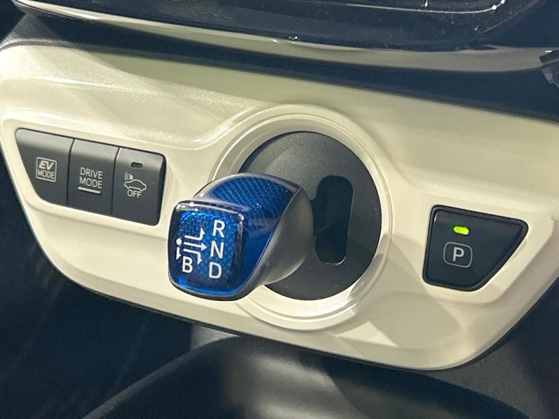 2017 Toyota Prius DAA-ZVW50 (UW-69f80e286c9ed)[26]