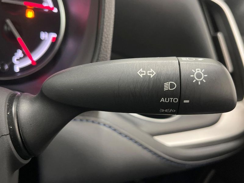 2022 Toyota Voxy 6BA-MZRA90W (UW-69f95eaee13e6)[14]