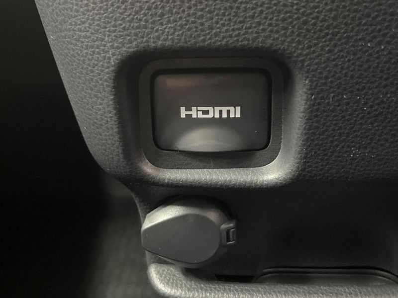 2022 Toyota Voxy 6BA-MZRA90W (UW-69f95eaee13e6)[20]