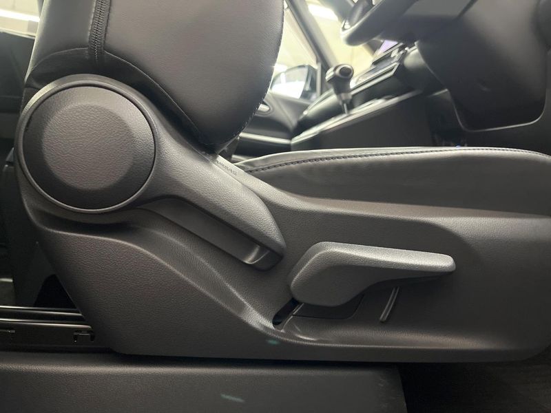 2022 Toyota Voxy 6BA-MZRA90W (UW-69f95eaee13e6)[27]