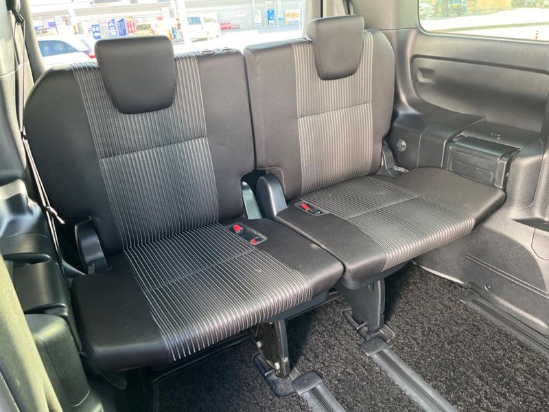 2017 Toyota Voxy DBA-ZRR80W (UW-6a01476c1ec0b)[23]