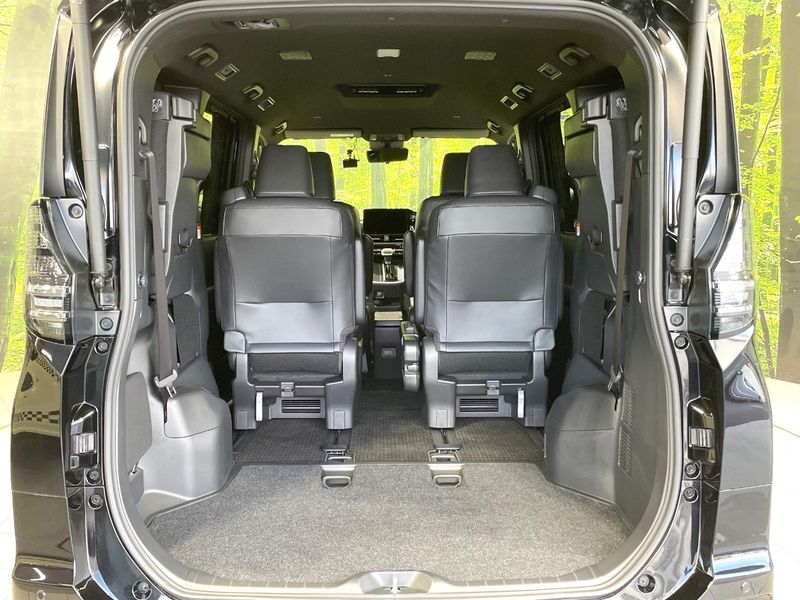 2023 Toyota Voxy 6BA-MZRA90W (UW-6a02992696e42)[26]