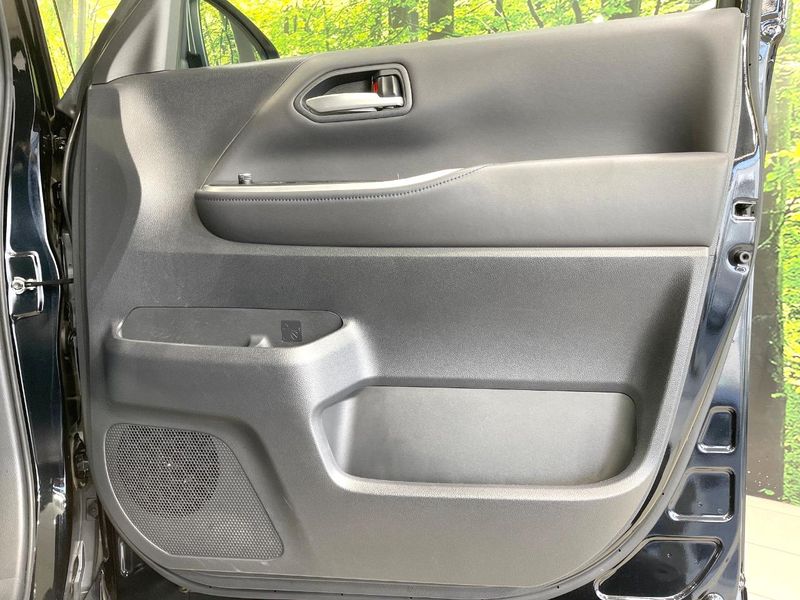 2023 Toyota Voxy 6BA-MZRA90W (UW-6a02992696e42)[24]
