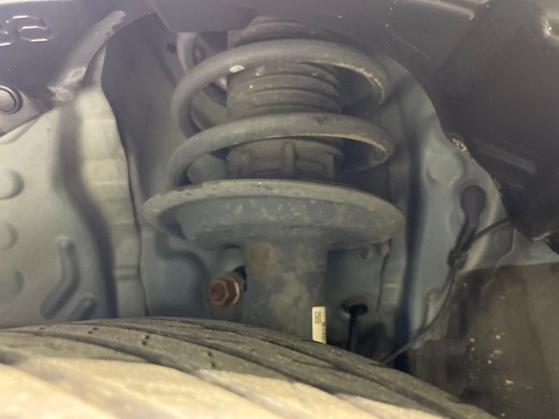 2017 Toyota Aqua DAA-NHP10 (UW-6a053c495618a)[18]