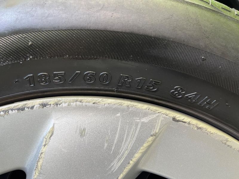 2017 Toyota Aqua DAA-NHP10 (UW-6a053c495618a)[16]