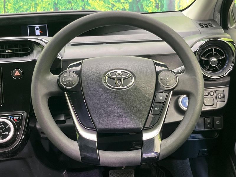 2017 Toyota Aqua DAA-NHP10 (UW-6a053c495618a)[28]