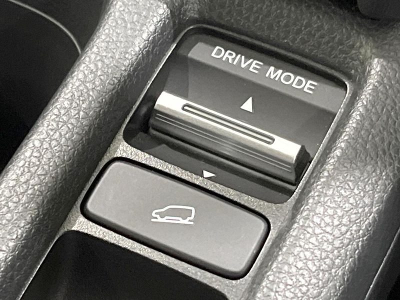 2023 Honda Vezel 6AA-RV5 (UW-6a053c581536c)[13]