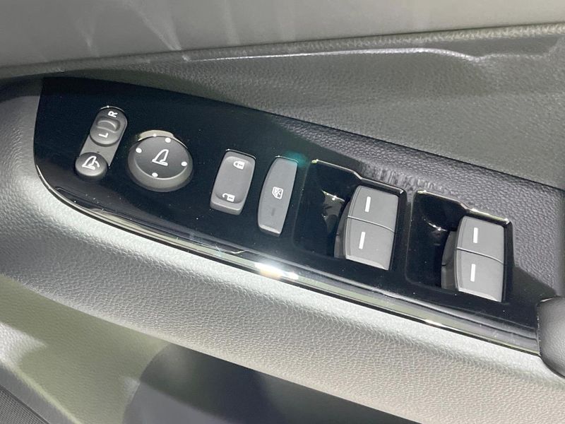 2023 Honda Vezel 6AA-RV5 (UW-6a053c581536c)[4]