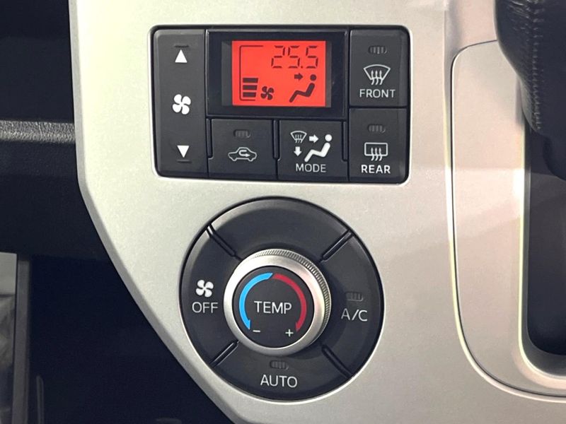 2015 Daihatsu Wake DBA-LA710S (UW-6a068df9a128d)[17]