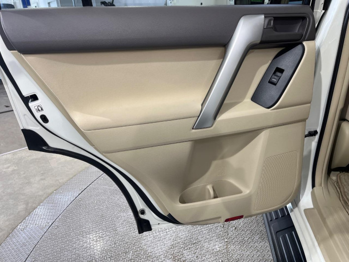 2018 Toyota Land Cruiser Prado CBA-TRJ150W (UW-6a068e6d1dc0c)[28]