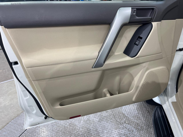 2018 Toyota Land Cruiser Prado CBA-TRJ150W (UW-6a068e6d1dc0c)[26]