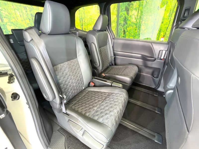 2025 Toyota Voxy 6AA-ZWR90W (UW-6a068ea3b67e1)[22]