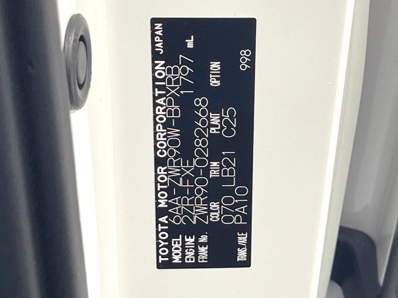 2025 Toyota Voxy 6AA-ZWR90W (UW-6a068ea3b67e1)[1]