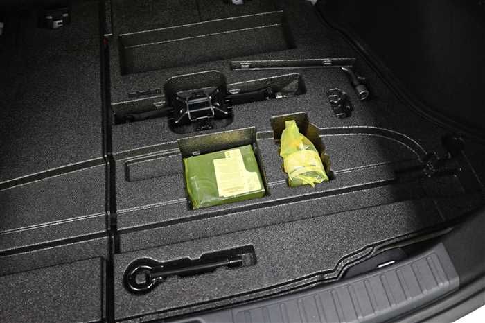 2021 Toyota Prius ZVW51 (UW-6a0e682e52b3f)[10]