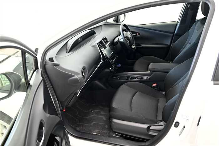 2021 Toyota Prius ZVW51 (UW-6a0e682e52b3f)[12]