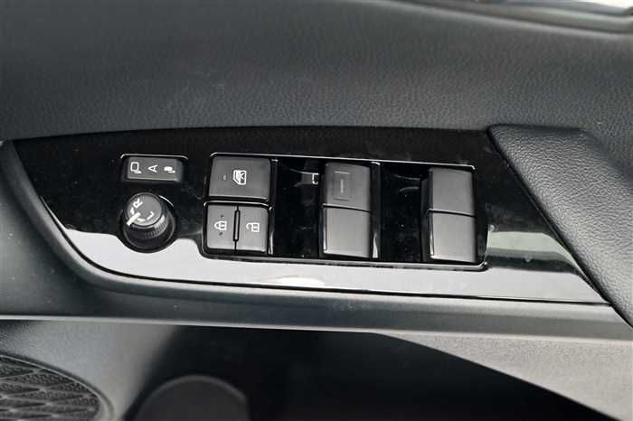 2021 Toyota Prius ZVW51 (UW-6a0e682e52b3f)[15]