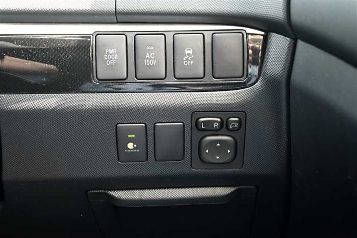 2014 Toyota Estima AHR20W (UW-6a0e682f7bc4d)[19]