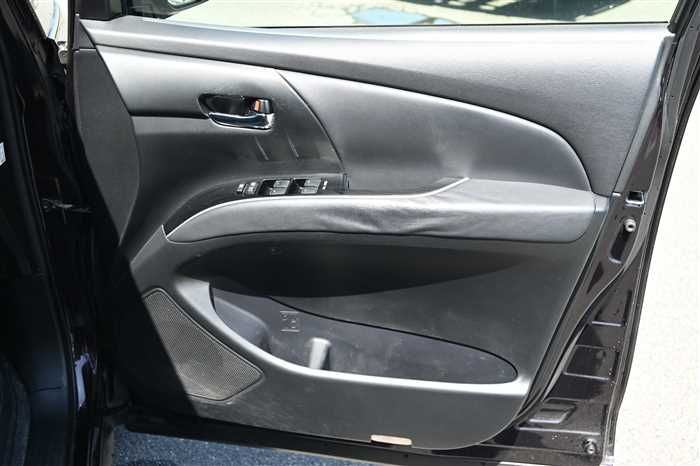 2014 Toyota Estima ACR50W (UW-6a0e6830f3556)[12]
