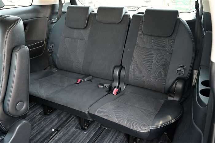 2014 Toyota Estima ACR50W (UW-6a0e6830f3556)[24]