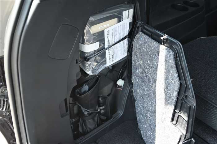 2014 Toyota Estima ACR50W (UW-6a0e6830f3556)[26]
