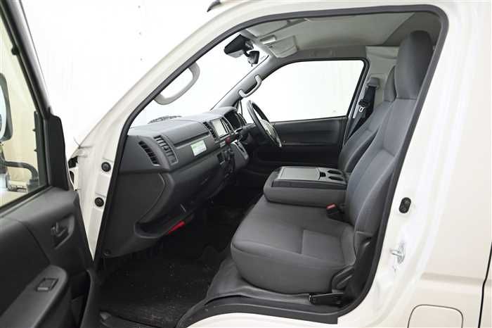 2020 Toyota Hiace Van KDH200V (UW-6a0e6840314b4)[11]