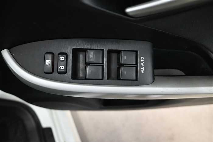 2013 Toyota Prius ZVW30 (UW-6a0e6841ab9b8)[8]