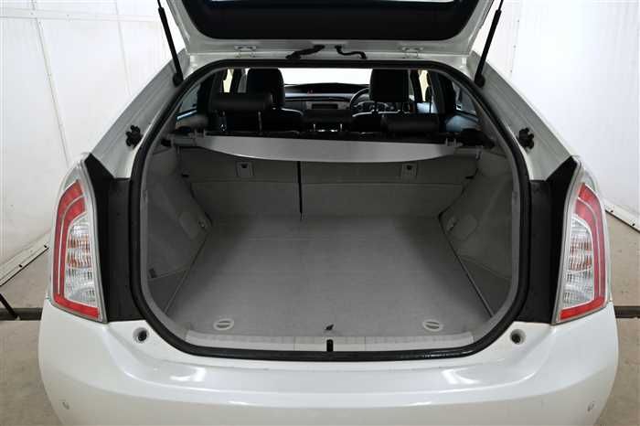2013 Toyota Prius ZVW30 (UW-6a0e6841ab9b8)[17]