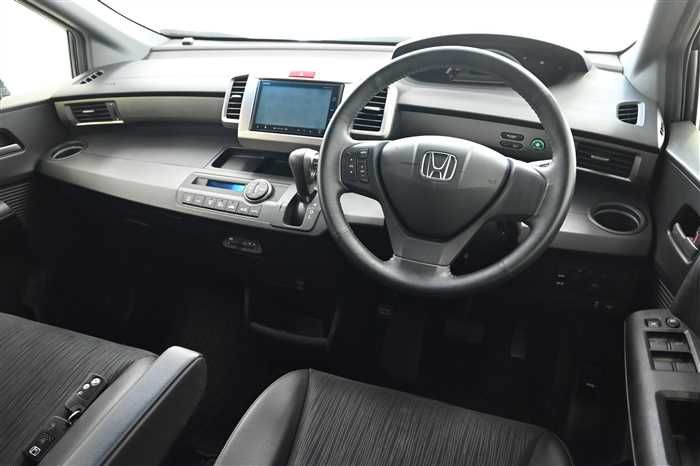 2014 Honda Freed Spike DBA-GB3 (UW-6a0e6822e7b8c)[7]