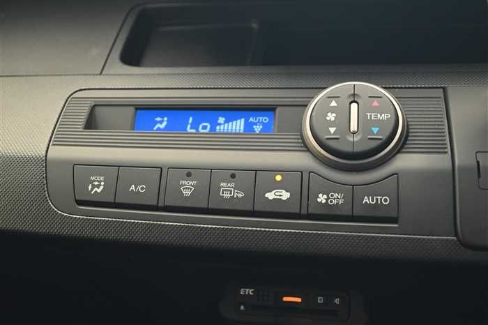 2014 Honda Freed Spike DBA-GB3 (UW-6a0e6822e7b8c)[17]