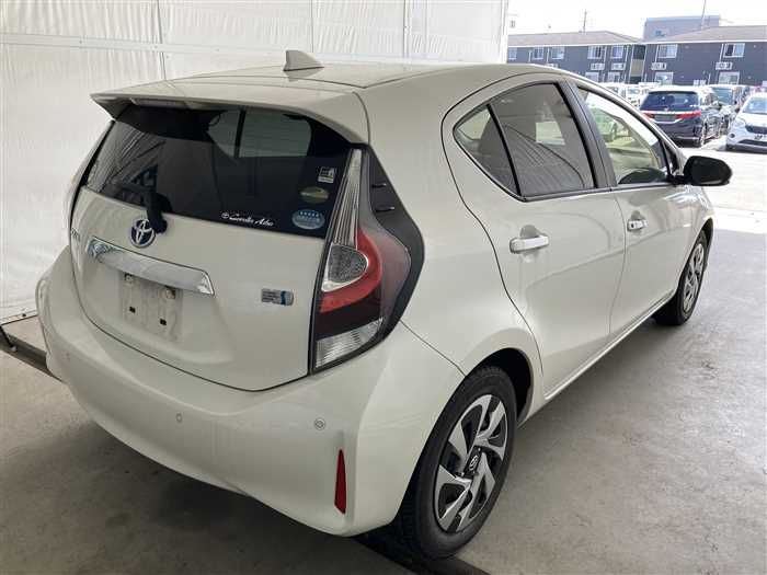 2021 Toyota Aqua 6AA-NHP10 (UW-6a0e681bf047a)[1]