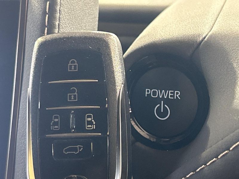2025 Toyota Vellfire Hybrid 6AA-AAHH40W (UW-6a0d2551027b1)[26]