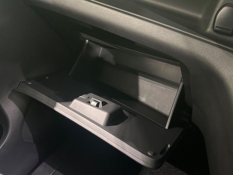 2016 Nissan Serena DAA-GFC27 (UW-6a0d25c7bb020)[17]