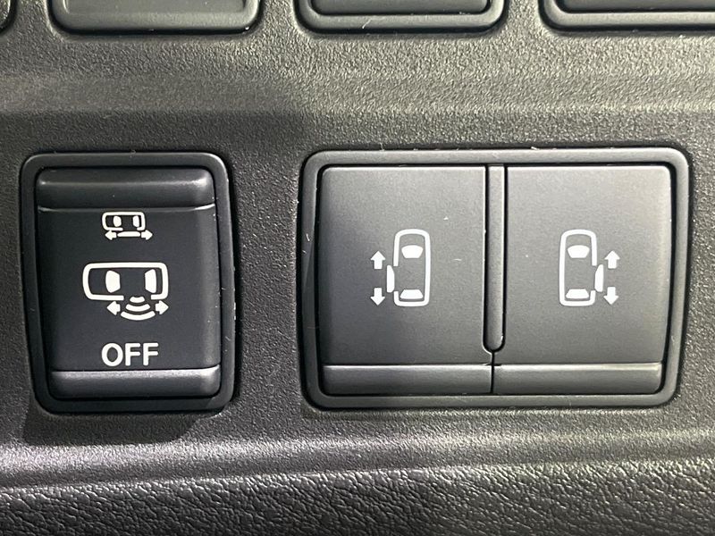 2016 Nissan Serena DAA-GFC27 (UW-6a0d25c7bb020)[11]