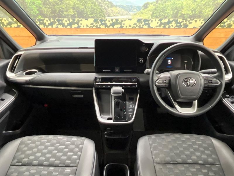 2024 Toyota Voxy 6BA-MZRA90W (UW-6a0d26c4296f7)[16]