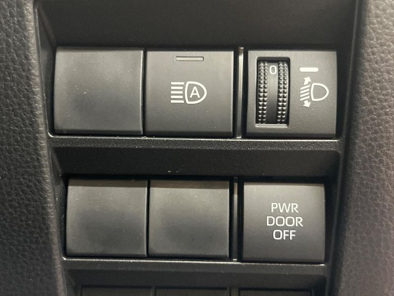 2024 Toyota Voxy 6BA-MZRA90W (UW-6a0d26c4296f7)[19]