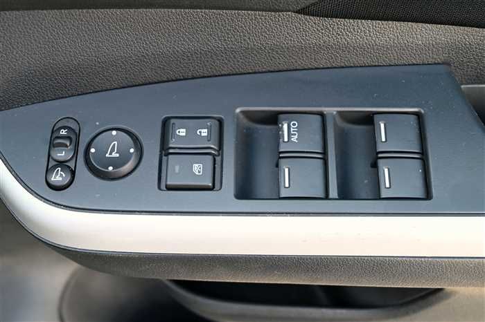 2013 Honda CR-V DBA-RM1 (UW-6a0e6815bf830)[16]