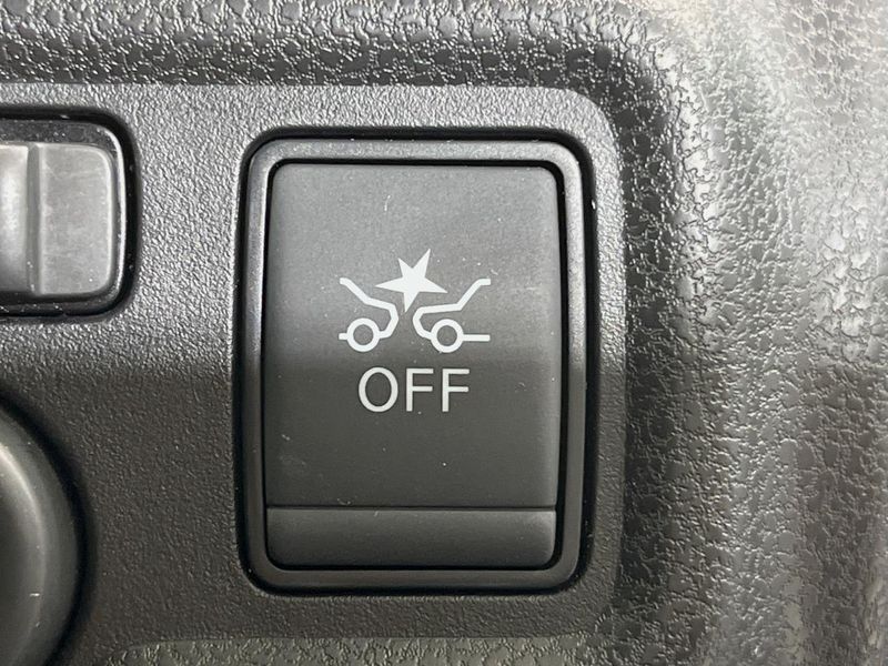 2017 Nissan Note DAA-HE12 (UW-6a111a309ee74)[24]