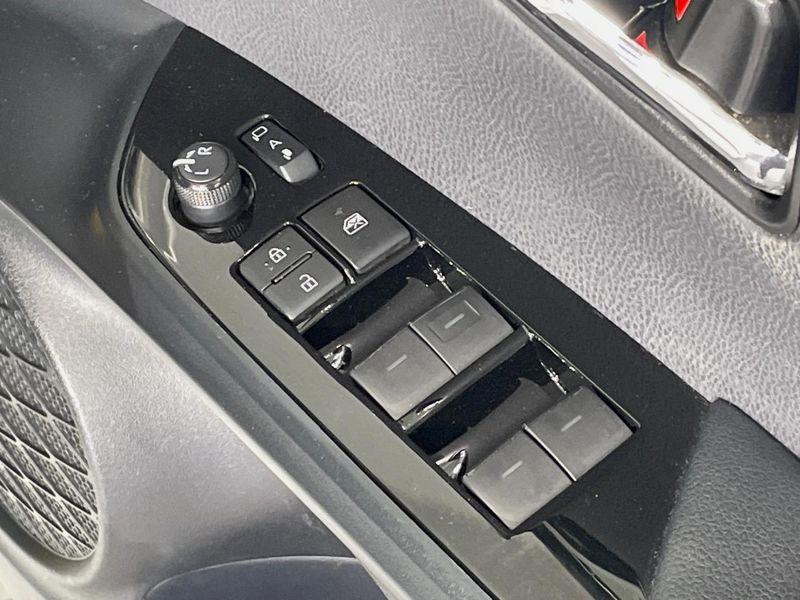 2019 Toyota Prius DAA-ZVW51 (UW-6a111babb1876)[26]
